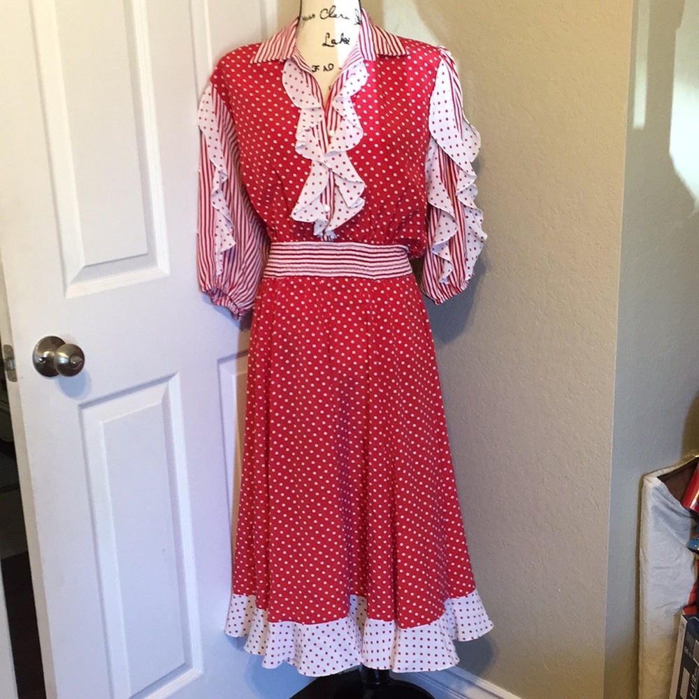 Mosaic vintage white dresses